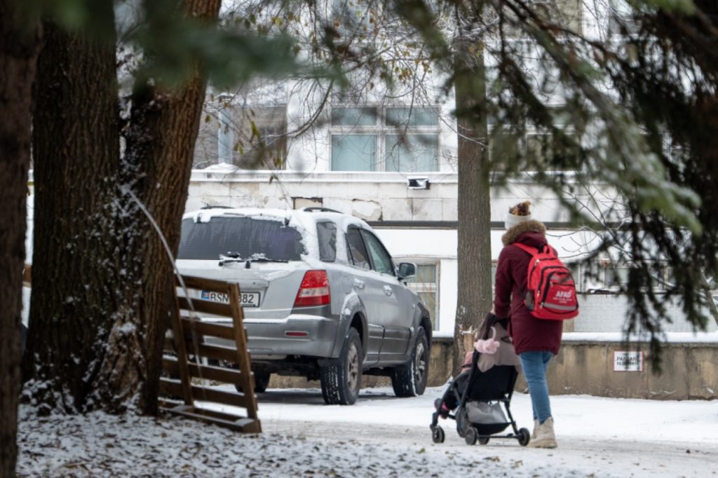 Valeria, 27 pushes her daughter through the snow