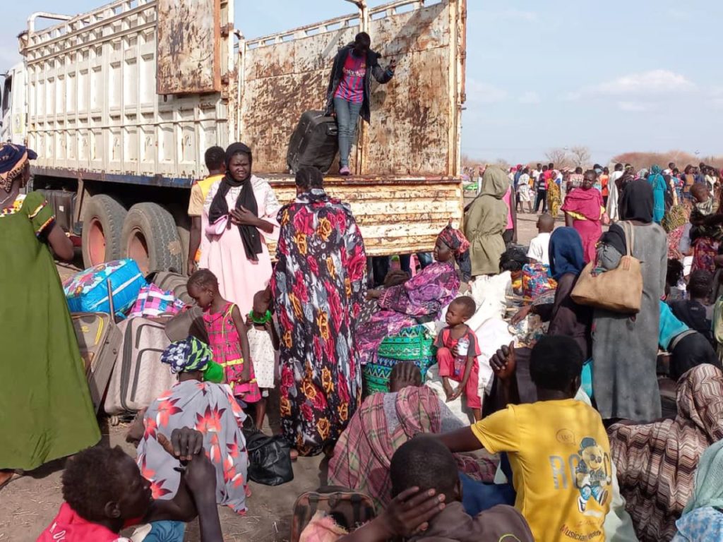 Families flee the conflict in Sudan